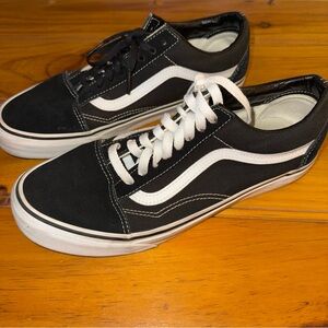 SOLD - Vans Black and White Sneakers with Classic Low-Top Design M-8.5 W-10